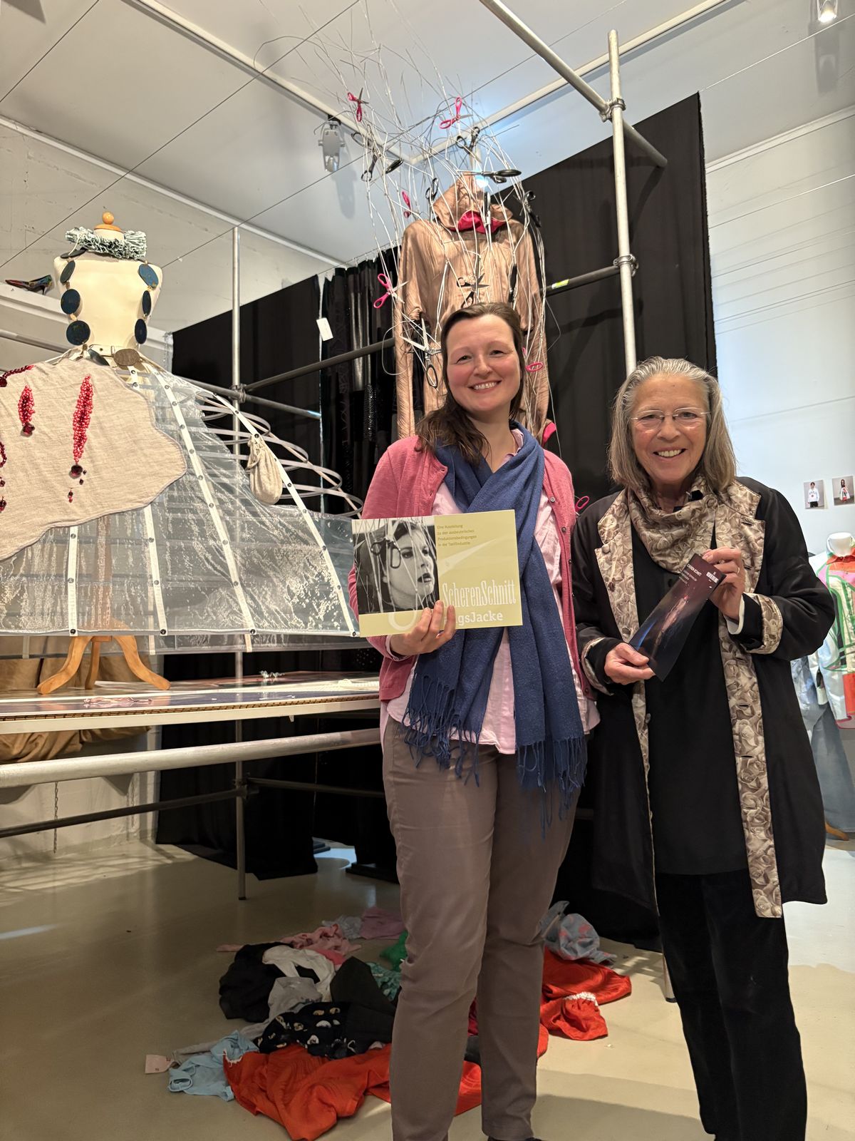 Rebecca-Neumann-KED-und-Erika-Knoop-MFTK Digitale Mode Plakat im Museum für textile Kunst (MftK)